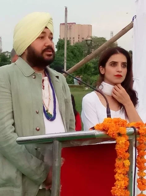 Stage Demo with Daler Mehndi